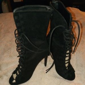 Woman size 7 heels